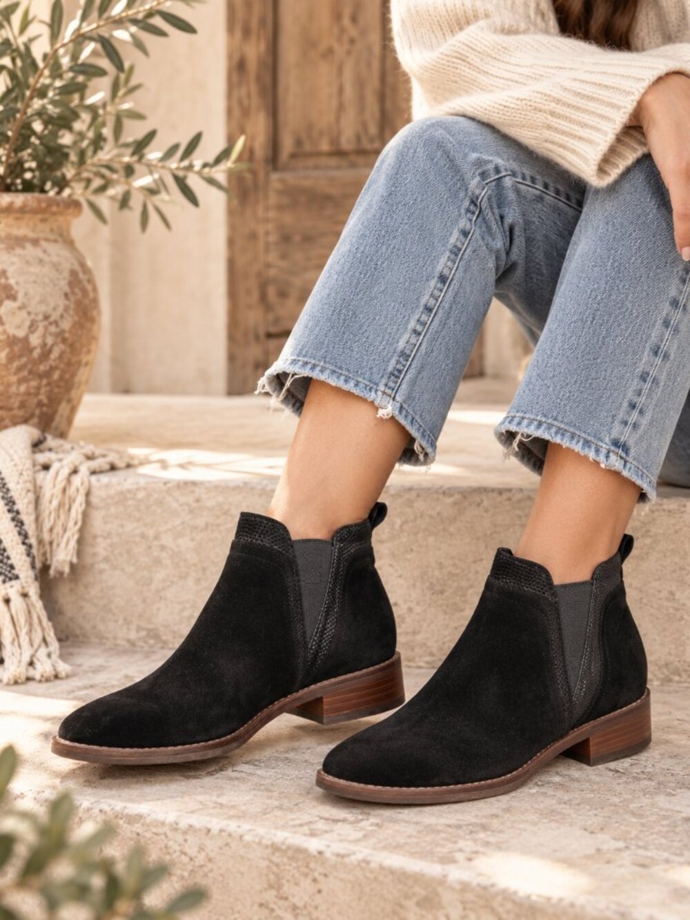 Clarks Cazmin Chelsea Boots Womens 9M Black Suede Ankle Comfort Pull On Booties